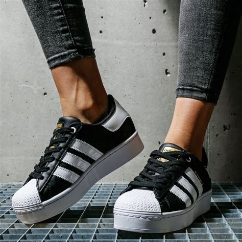 geile ausgelatschte damen adidas superstars|adidas Originals Women's Superstar Bold Sneaker .